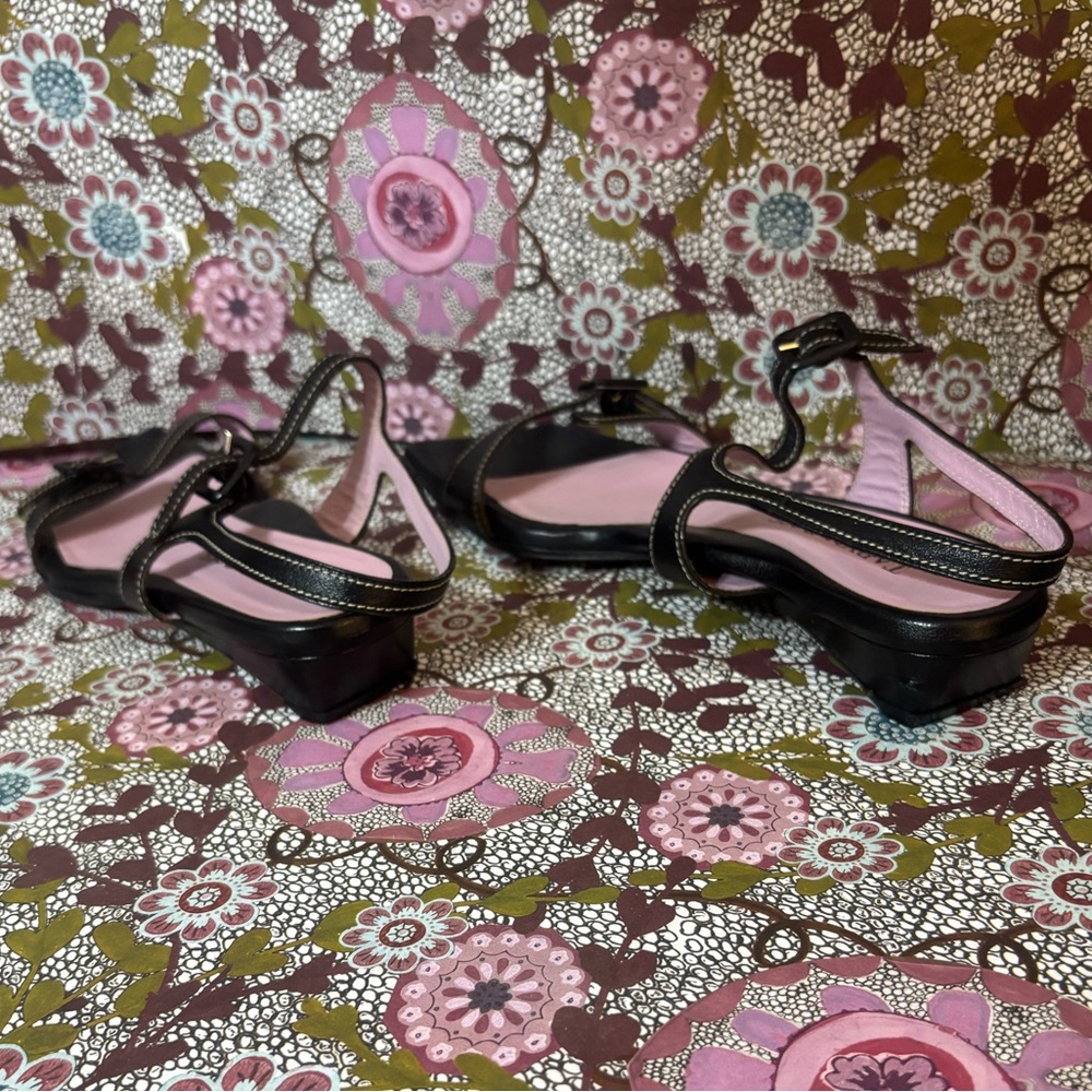 Taryn Rose Italian Leather Sandals - Picture 3 of 8